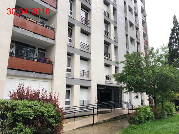 UN APPARTEMENT