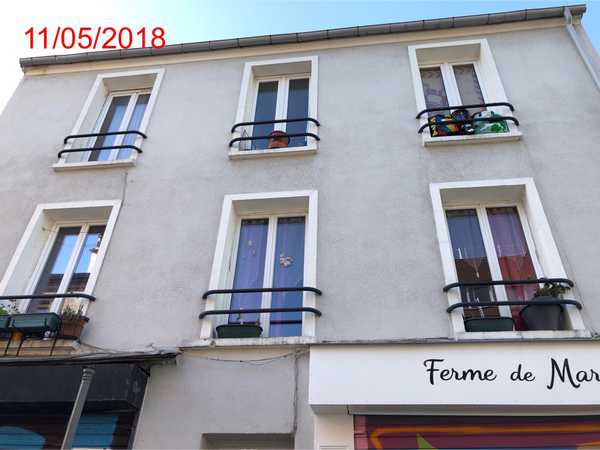 DEUX APPARTEMENTS de 24,32 M² au RdC, avec accès par la cour, comprenant séjour, chambre, cuisine, débarras, WC commun dans la cour (DPE : F GES : D) et de 21,31 M² (Loué) au RdC et 1er étage (Bät. B) accès par la cour, comprenant : Séjour coin-cuisine, SdB et à l'étage : chambre  (DPE : G GES : D)