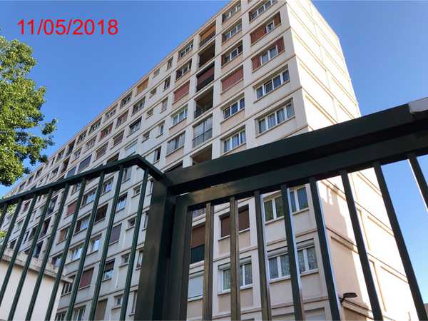 UN APPARTEMENT au 8ème étage, comprenant : salon, cuisine, dressing, 2 chambres, SdB, WC. CAVE