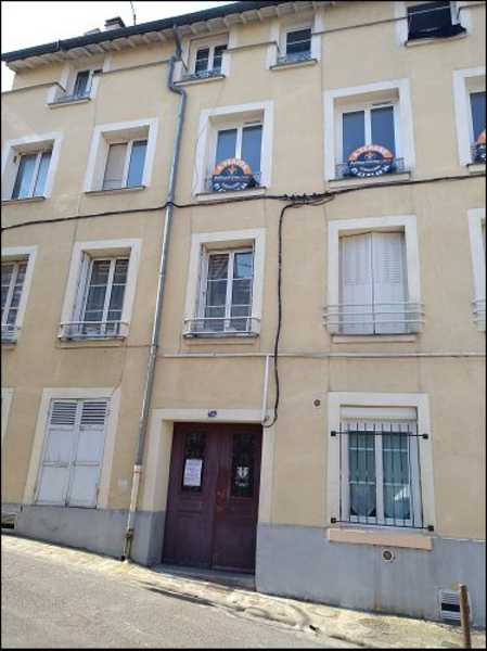 UN APPARTEMENT