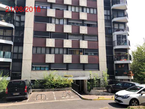 UN APPARTEMENT