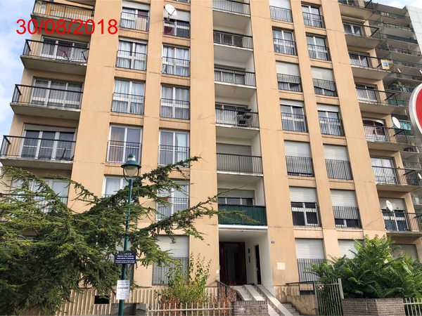 UN APPARTEMENT