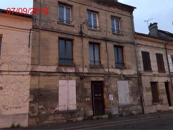 UN IMMEUBLE