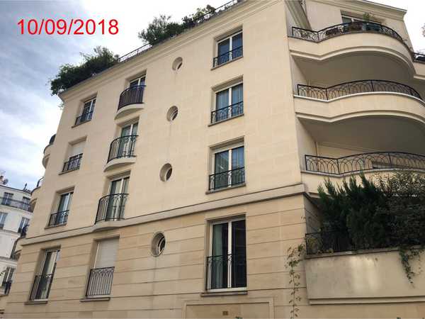 UN APPARTEMENT de 3 pièces Bâtiment II, au 3ème étage, à gauche, porte droite, n°306 comprenant : entrée, Séjour, 2 chambres avec placard et l’une avec cabinet de toilette ; cuisine, 
dégagement avec placard, SdB, WC, BALCON
CAVE n°2 au 3ème sous-sol.
