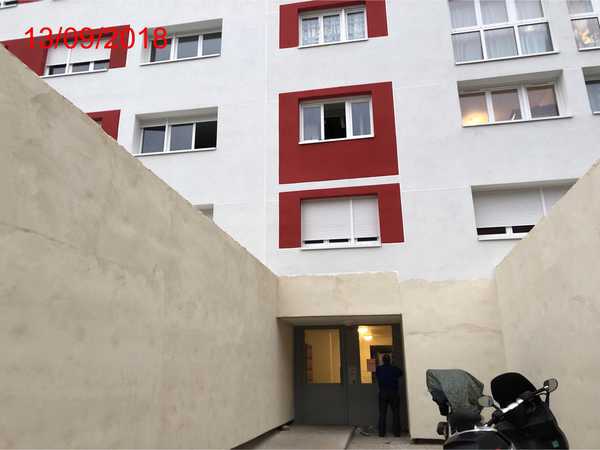 UN APPARTEMENT Au 6ème étage gauche, Esc.B, comprenant : cuisine, séjour avec chambre 
 communicante,  SdB, WC, chambre, LOGGIA - PARKING - CAVE
