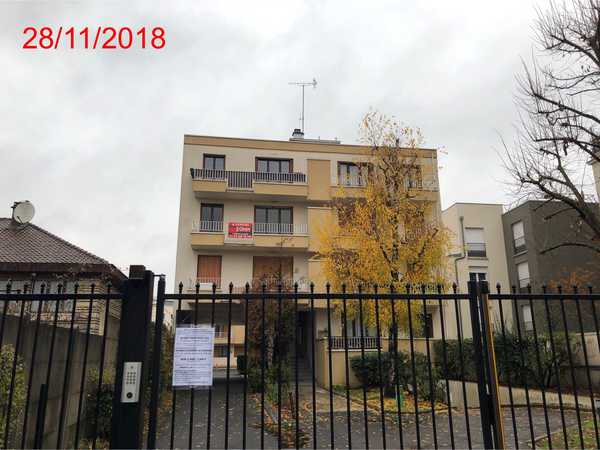 UN EMPLACEMENT DE PARKING