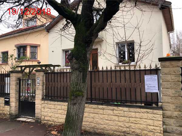 UN PAVILLON D'HABITATION
