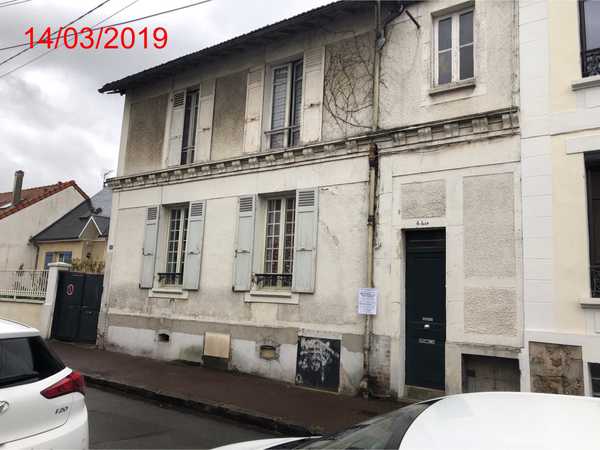 UNE MAISON