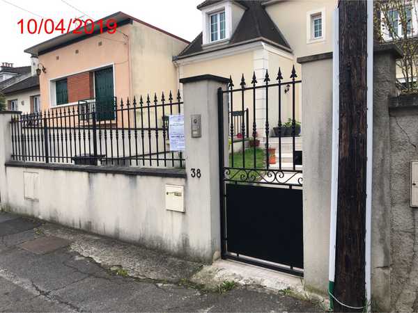 UN PAVILLON D'HABITATION