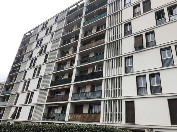 DEUX  LOCAUX COMMERCIAUX