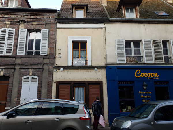 UN ENSEMBLE IMMOBILIER