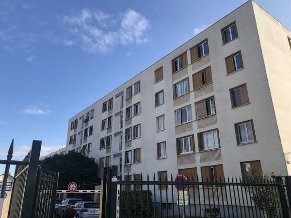 UN APPARTEMENT