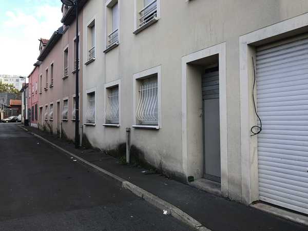 UNE MAISON