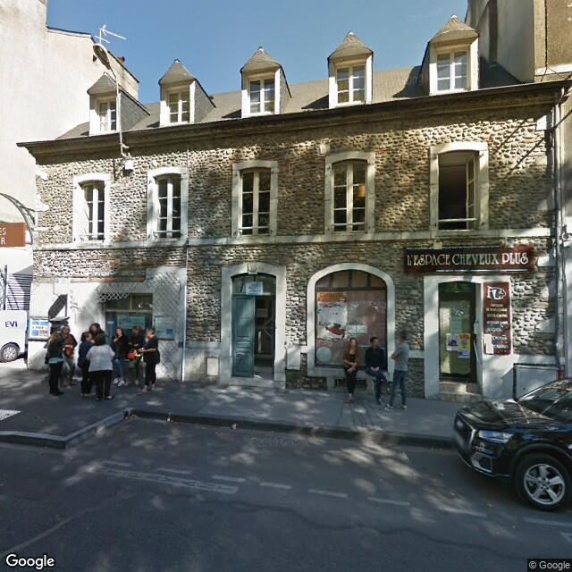 UN  BIEN IMMOBILIER À USAGE PROFESSIONNEL