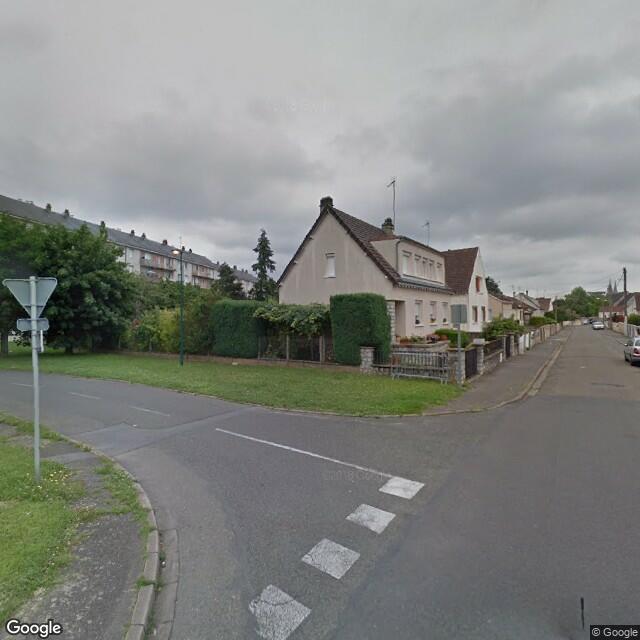 UN APPARTEMENT situé bâtiments C  comprenant : séjour-salon, cuisine, salle d'eau, Wc, deux chambres, débarras et une cave