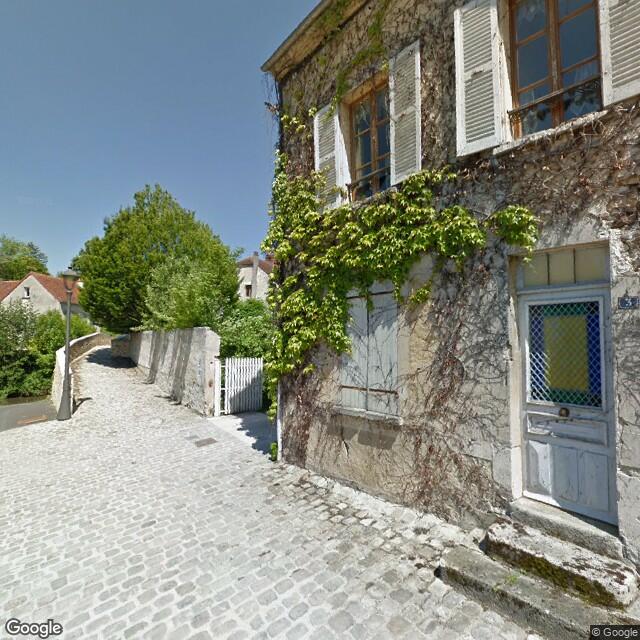 UNE  MAISON D'HABITATION