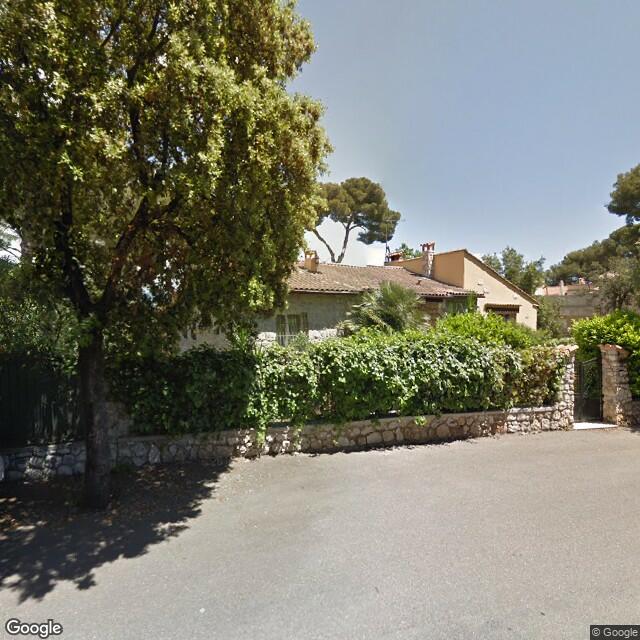 UNE  VILLA