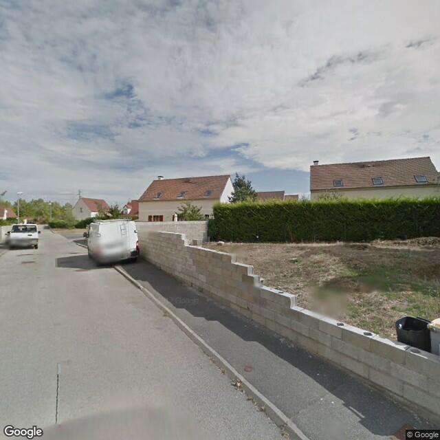 UNE MAISON