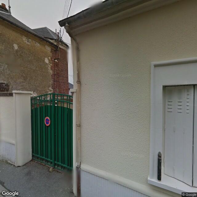 UNE MAISON