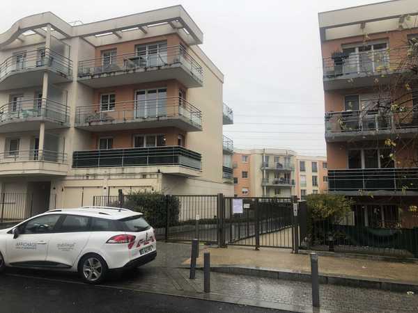 UN APPARTEMENT