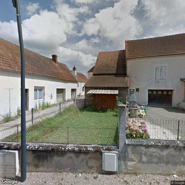 UNE MAISON COMPOSÉE DE DEUX LOGEMENTS