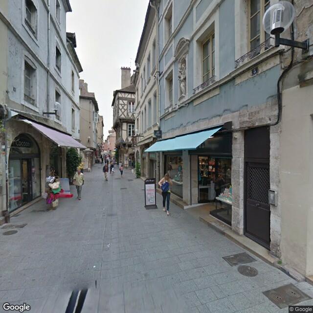 UN ENSEMBLE IMMOBILIER