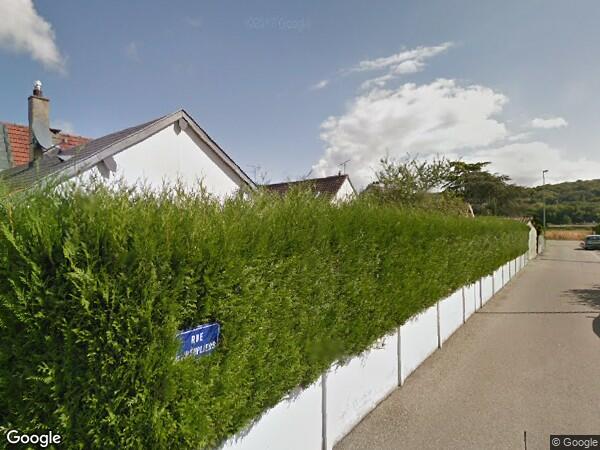 UNE MAISON D'HABITATION