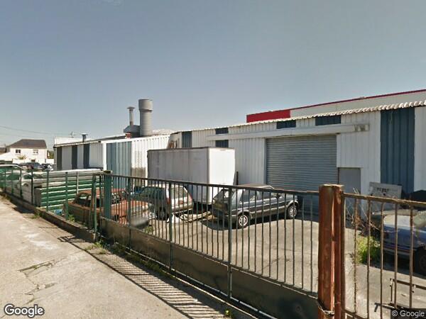 UN BÂTIMENT À USAGE COMMERCIAL