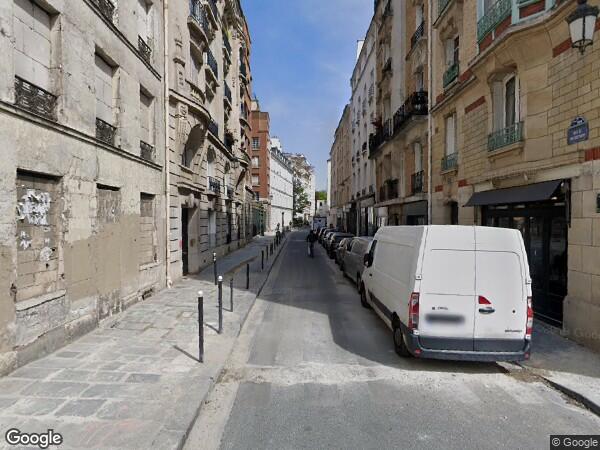 TROIS CORPS DE BATIMENTS