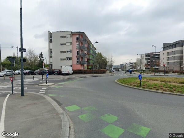 UN APPARTEMENT ET UN PARKING COUVERT