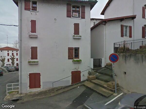 UN APPARTEMENT AVEC TERRASSE