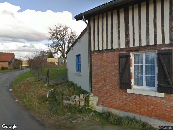 UN IMMEUBLE À USAGE D'HABITATION