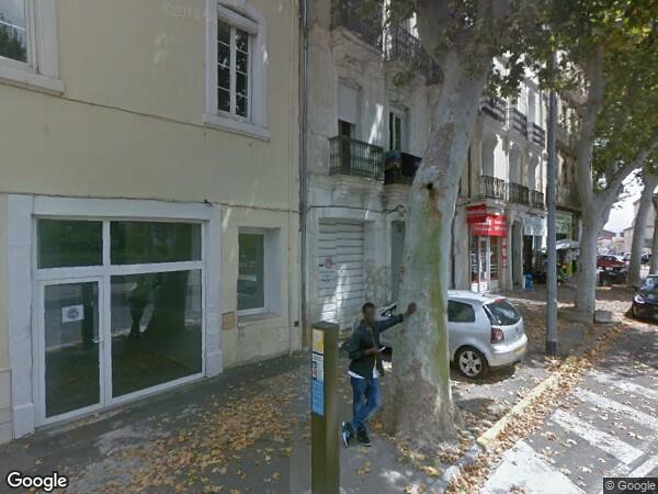 UN BÂTIMENT