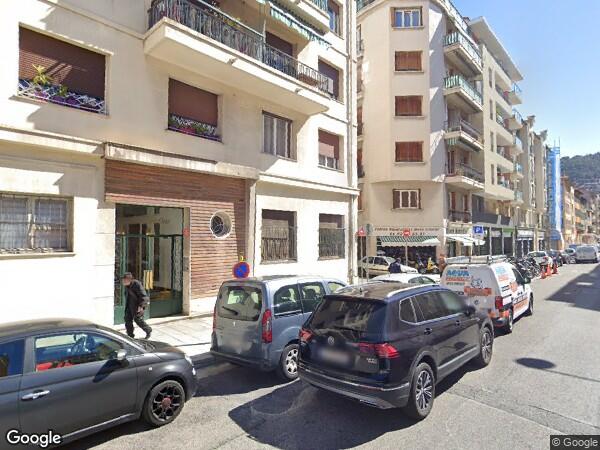 UN APPARTEMENT 