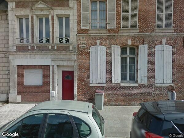 UN IMMEUBLE D'HABITATION