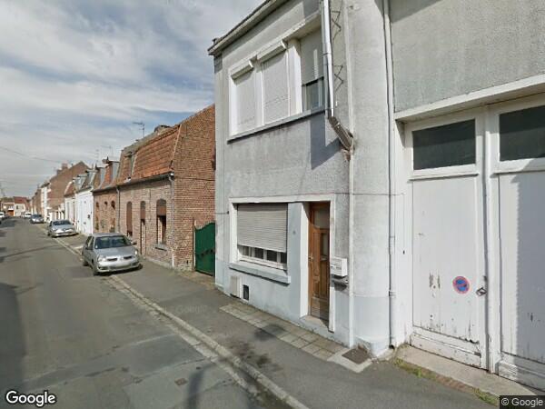 UN IMMEUBLE D'HABITATION