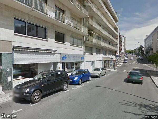 DES LOCAUX À USAGE DE BUREAU