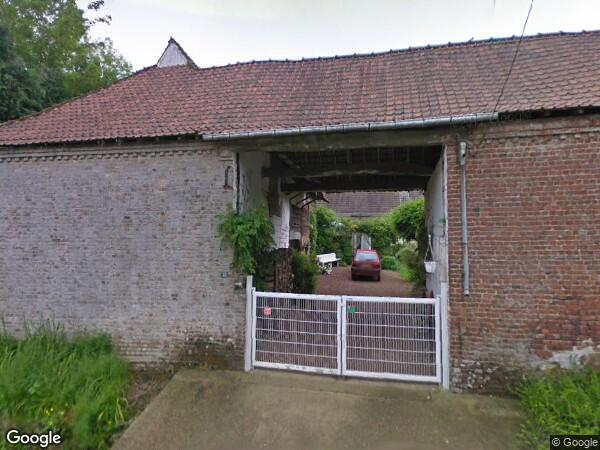 UN IMMEUBLE D'HABITATION