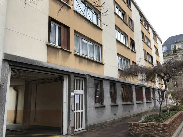 UN APPARTEMENT
