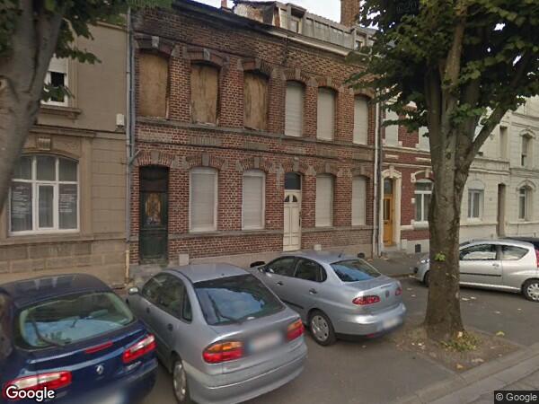 UN IMMEUBLE D'HABITATION