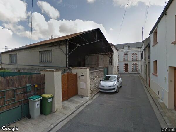 UNE MAISON