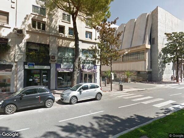 UN LOCAL À USAGE DE BUREAU