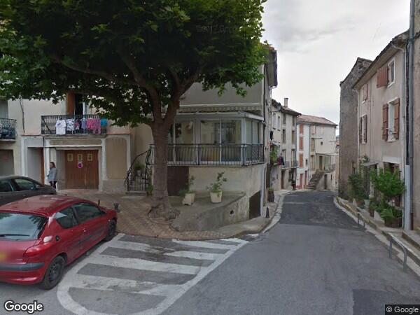 UN IMMEUBLE À USAGE D'HABITATION