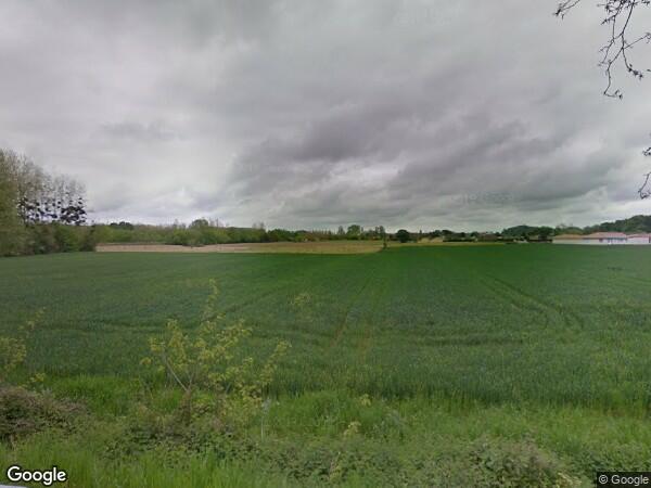 UN IMMEUBLE À USAGE D'HABITATION