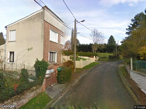 UN IMMEUBLE D'HABITATION