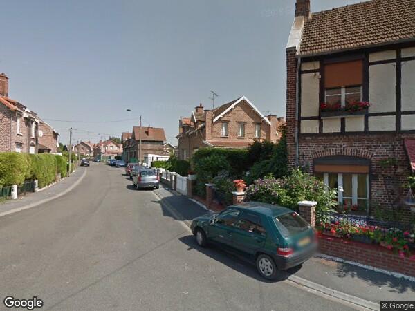 UN IMMEUBLE D'HABITATION