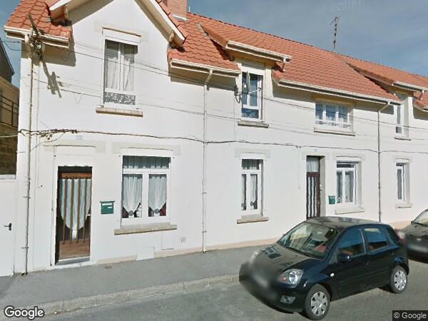 UN IMMEUBLE D'HABITATION