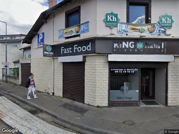 UN BÂTIMENT À USAGE DE COMMERCE