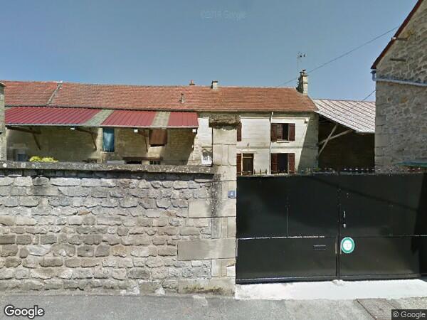 UN IMMEUBLE D'HABITATION