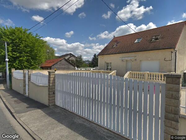 UNE MAISON D'HABITATION